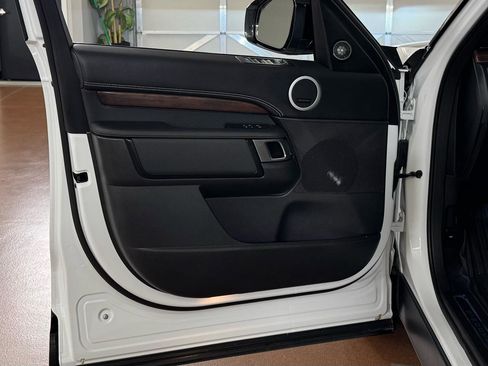 Used 2024 Land Rover Discovery Dynamic SE image 16