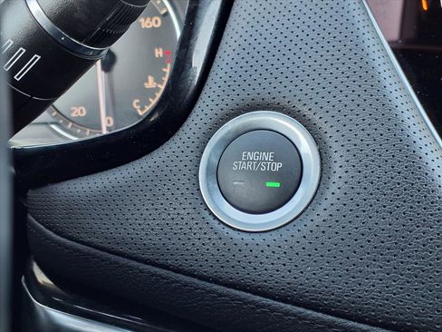 Used 2025 Cadillac XT5 Premium Luxury image 10