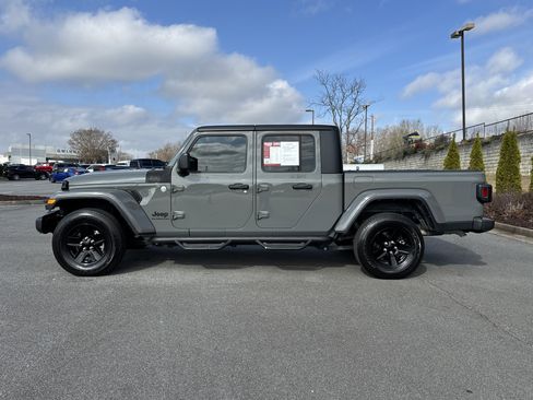 Used 2021 Jeep Gladiator Sport image 7