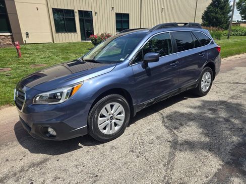 Used 2016 Subaru Outback 2.5i Premium AWD/4WD image 2