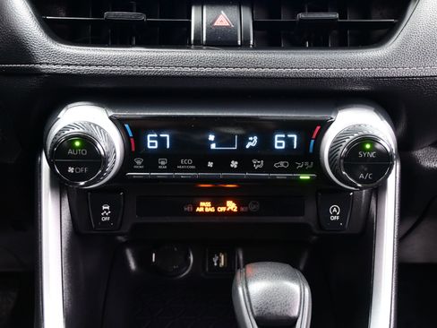 Used 2025 Toyota RAV4 XLE AWD/4WD image 20