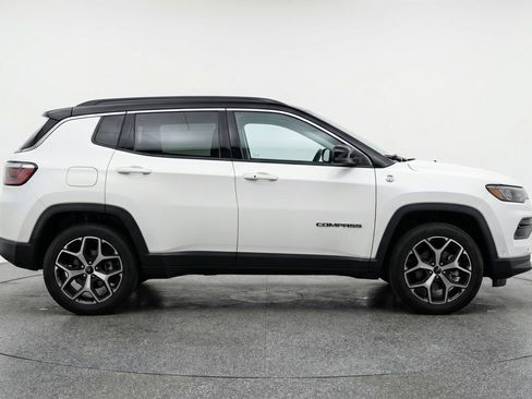 Used 2025 Jeep Compass Limited AWD/4WD image 11