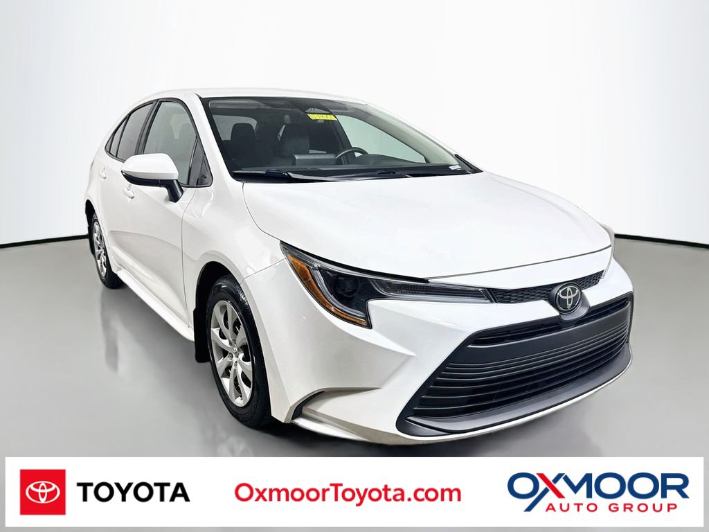Used 2025 Toyota Corolla LE FWD image 1