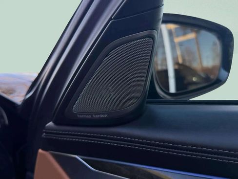 Used 2018 BMW 750i xDrive 750i xDrive Sedan 4D image 9