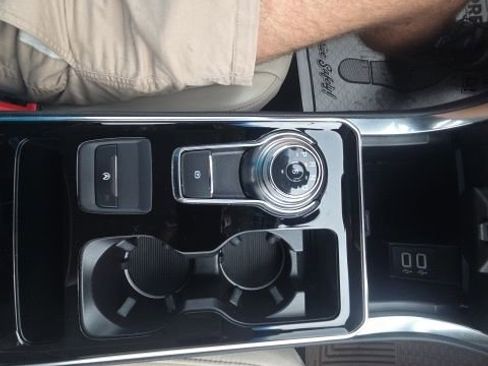 Used 2019 Ford Edge Titanium FWD image 20
