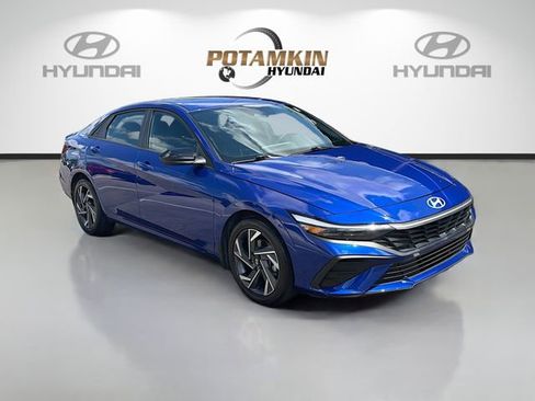Certified 2025 Hyundai Elantra Sport image 3