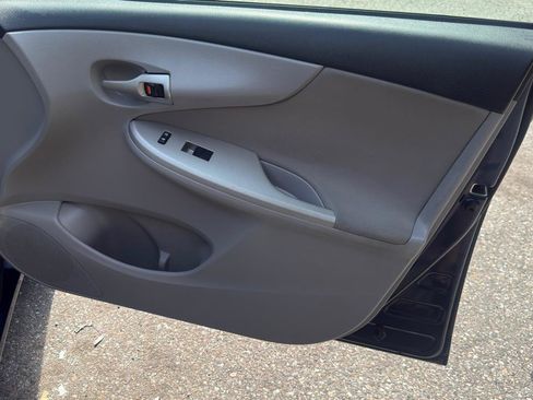 Used 2013 Toyota Corolla LE FWD image 38