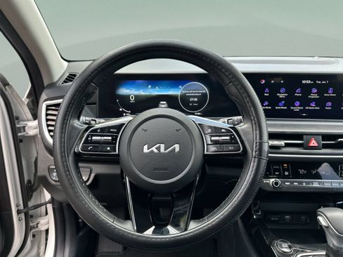 Used 2024 Kia Seltos EX FWD image 11