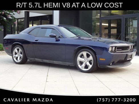 Used 2013 Dodge Challenger R/T RWD image 2