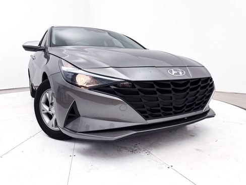 Used 2023 Hyundai Elantra SE image 6