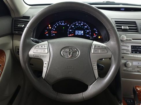 Used 2011 Toyota Camry XLE image 17