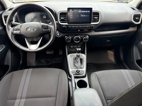 Used 2024 Hyundai Venue SEL FWD image 4