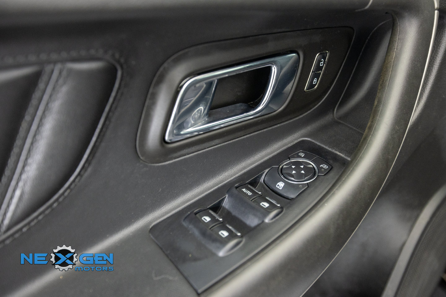 Used 2013 Ford Taurus SEL FWD image 13