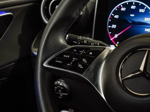 Used 2025 Mercedes-Benz GLC 300 image 16