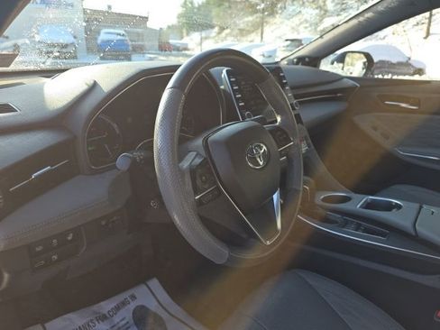 Used 2019 Toyota Avalon Limited image 10
