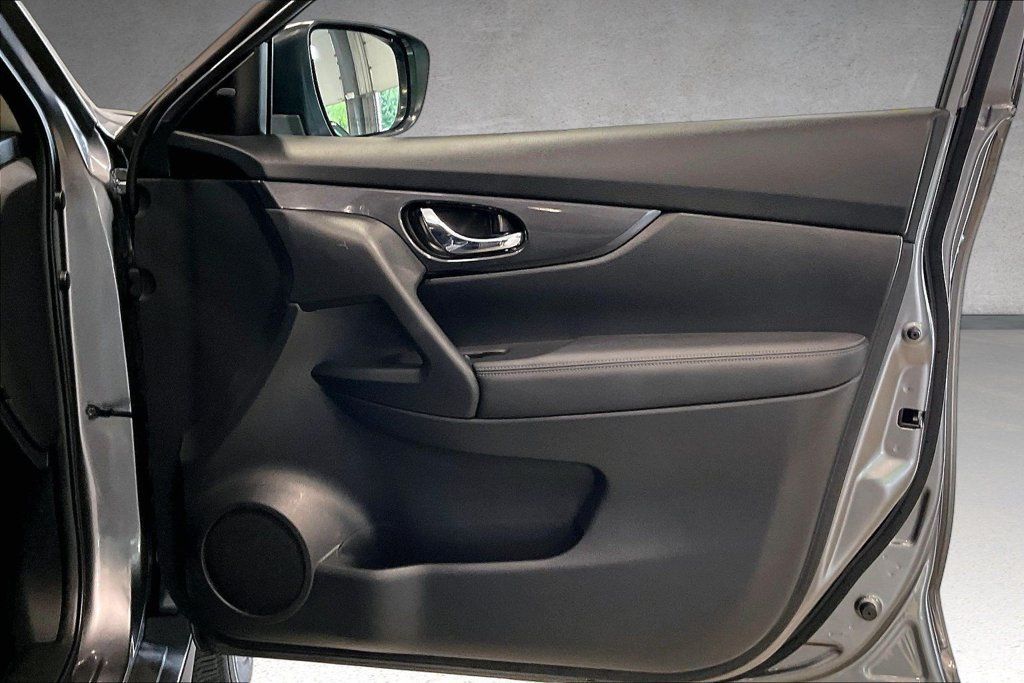 Used 2019 Nissan Rogue SV AWD/4WD image 28