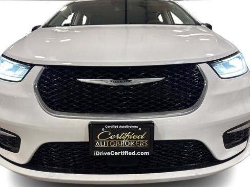 Used 2024 Chrysler Pacifica Touring-L FWD image 10