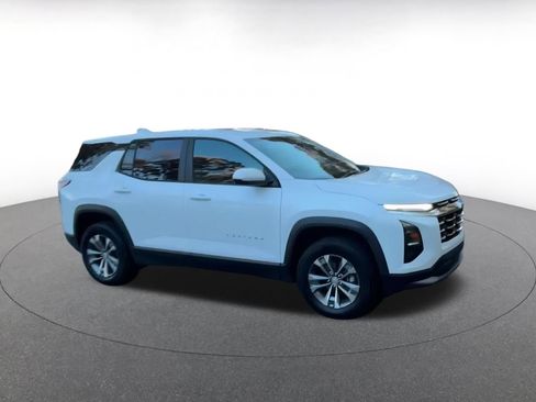 Used 2025 Chevrolet Equinox LT image 2