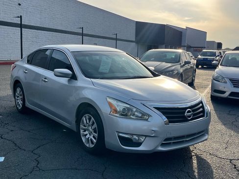 Used 2013 Nissan Altima 2.5 S FWD image 4