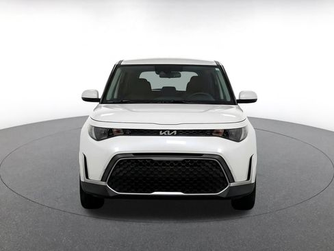 Used 2025 Kia Soul LX w/ LX Technology Package FWD image 2