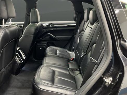 Used 2017 Porsche Cayenne Platinum Edition AWD/4WD image 23
