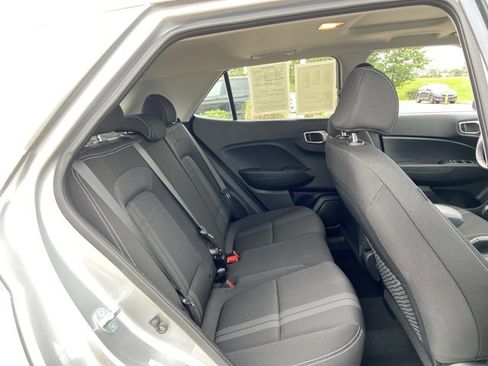 Used 2025 Hyundai Venue SEL FWD image 14