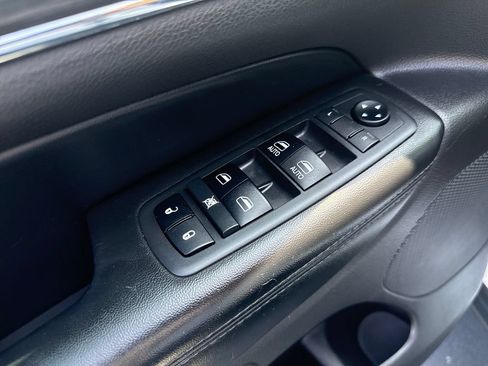 Used 2019 Jeep Grand Cherokee Limited w/ Luxury Group II AWD/4WD image 10