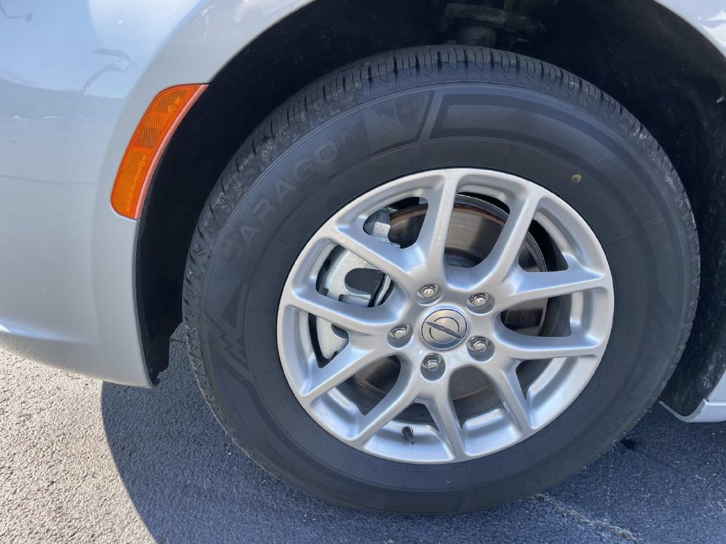 Used 2024 Chrysler Pacifica Touring-L FWD image 30