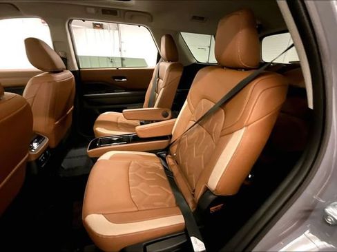 New 2026 Nissan Pathfinder Platinum AWD/4WD image 11