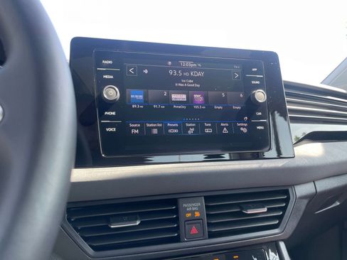 Used 2025 Volkswagen Jetta SE image 21