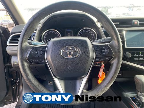Used 2018 Toyota Camry LE FWD image 30