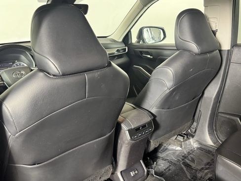 Used 2023 Toyota Highlander XLE AWD/4WD image 30