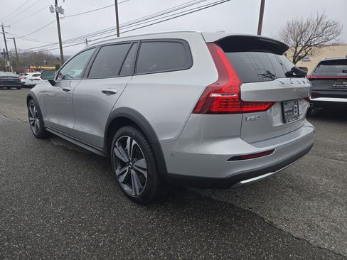 Certified 2025 Volvo V60 B5 Cross Country Plus image 6