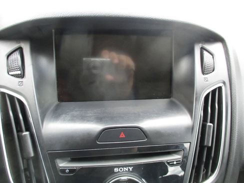 Used 2018 Ford Focus SEL FWD image 22
