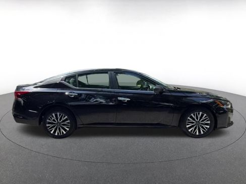 Used 2025 Nissan Altima 2.5 SV FWD image 16