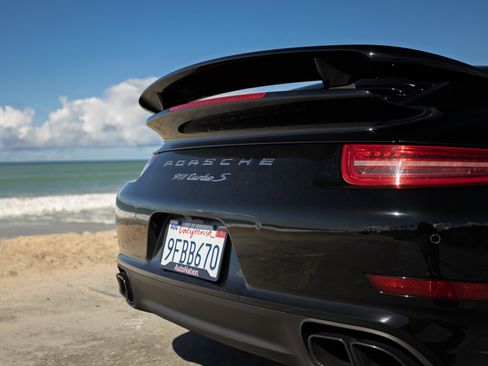 Used 2015 Porsche 911 Turbo S image 34