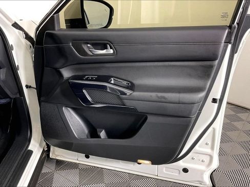 Used 2022 Nissan Pathfinder SV FWD image 22