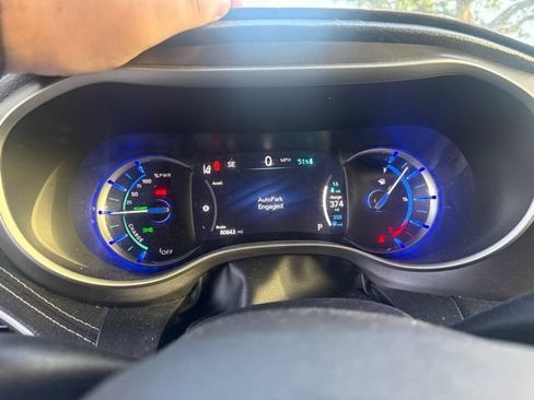 Used 2022 Chrysler Pacifica Touring-L w/ Uconnect Theater Family Group FWD image 7