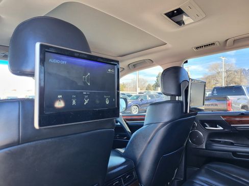 Used 2019 Lexus LX 570 4WD w/ Luxury Package image 18