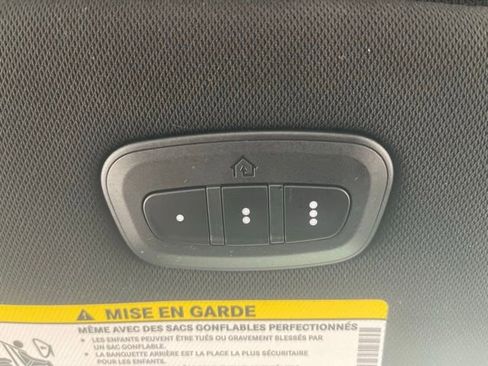 Used 2025 Chrysler Pacifica Limited image 45