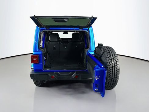 Used 2021 Jeep Wrangler Unlimited Sahara AWD/4WD image 29