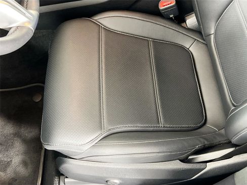 Used 2025 Mercedes-Benz GLC 300 4MATIC image 19