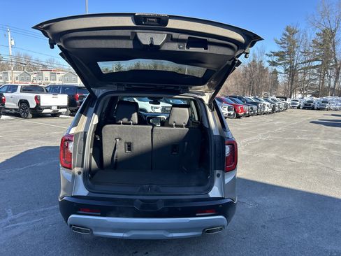 Used 2022 GMC Acadia SLT w/ Technology Package image 6