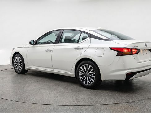 Used 2025 Nissan Altima 2.5 SV FWD image 6