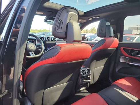 Used 2024 Mercedes-Benz GLC 300 4MATIC image 12