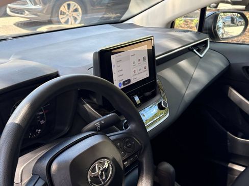 Used 2025 Toyota Corolla LE FWD image 28