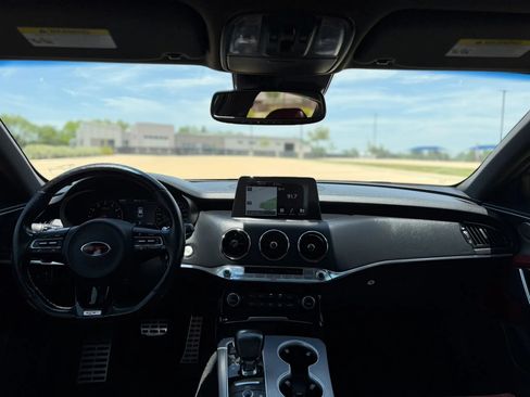 Used 2019 Kia Stinger GT2 RWD image 9