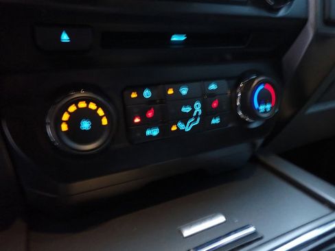 Used 2017 Ford F250 XLT w/ XLT Premium Package image 30