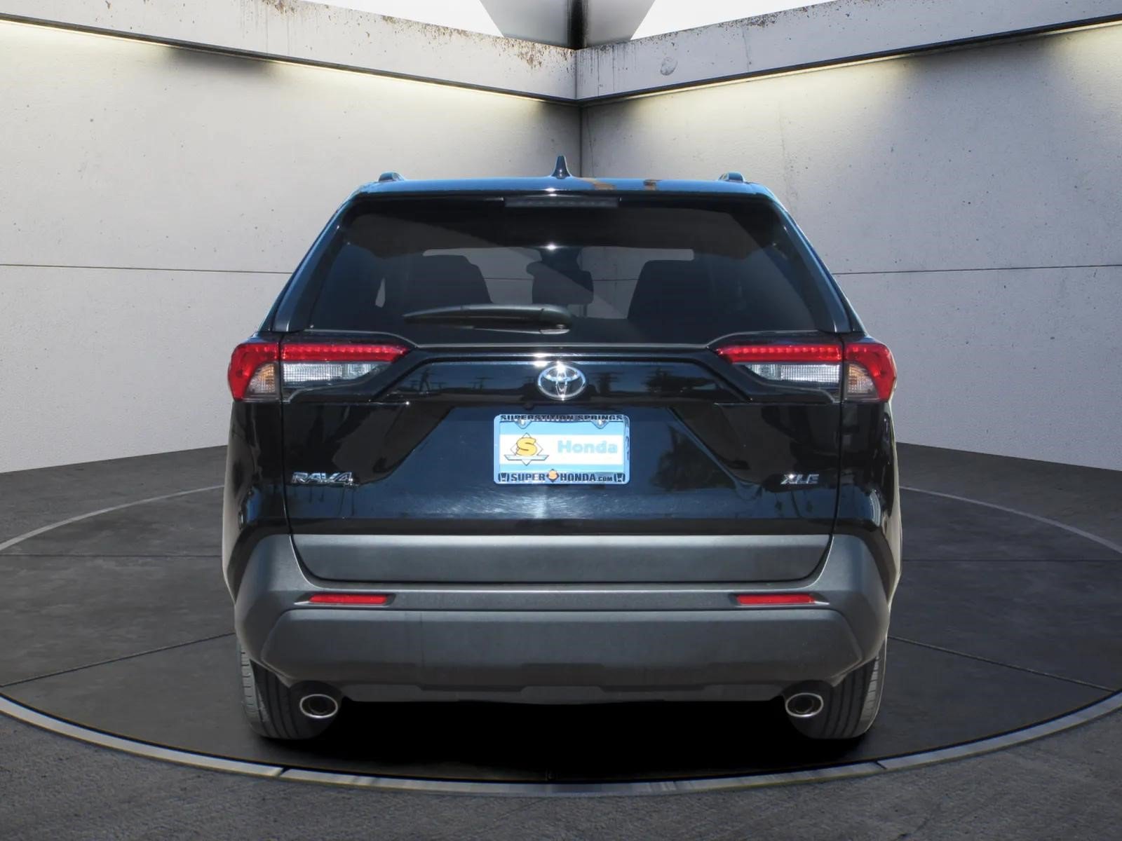 Used 2025 Toyota RAV4 XLE FWD image 7