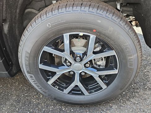 New 2025 Jeep Grand Cherokee Limited image 4